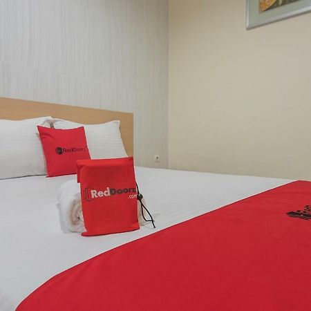 RedDoorz near MT Haryono Semarang Hotel Bagian luar foto