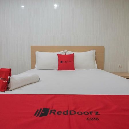 RedDoorz near MT Haryono Semarang Hotel Bagian luar foto