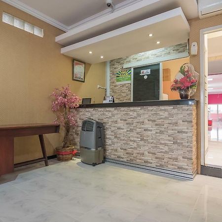 RedDoorz near MT Haryono Semarang Hotel Bagian luar foto