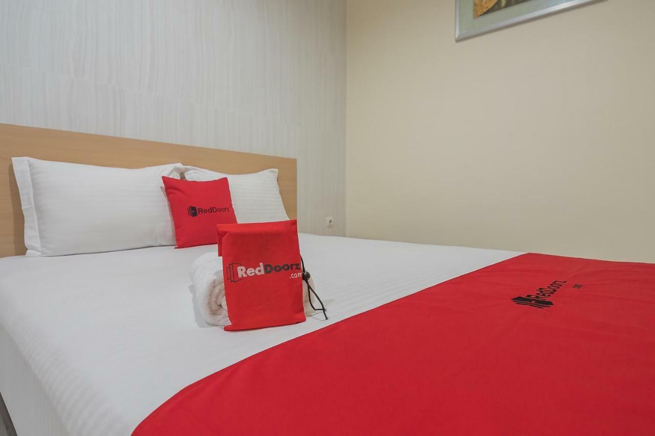 RedDoorz near MT Haryono Semarang Hotel Bagian luar foto