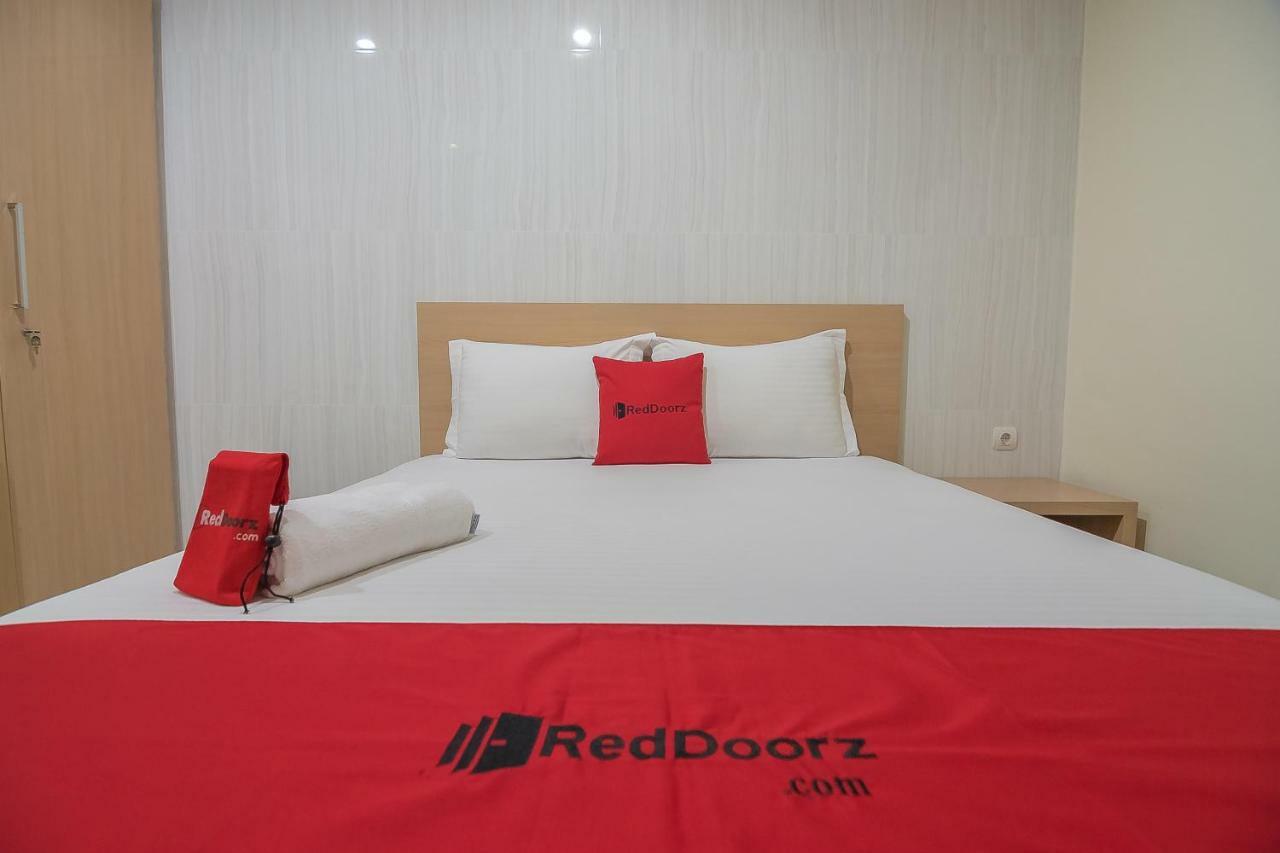 RedDoorz near MT Haryono Semarang Hotel Bagian luar foto