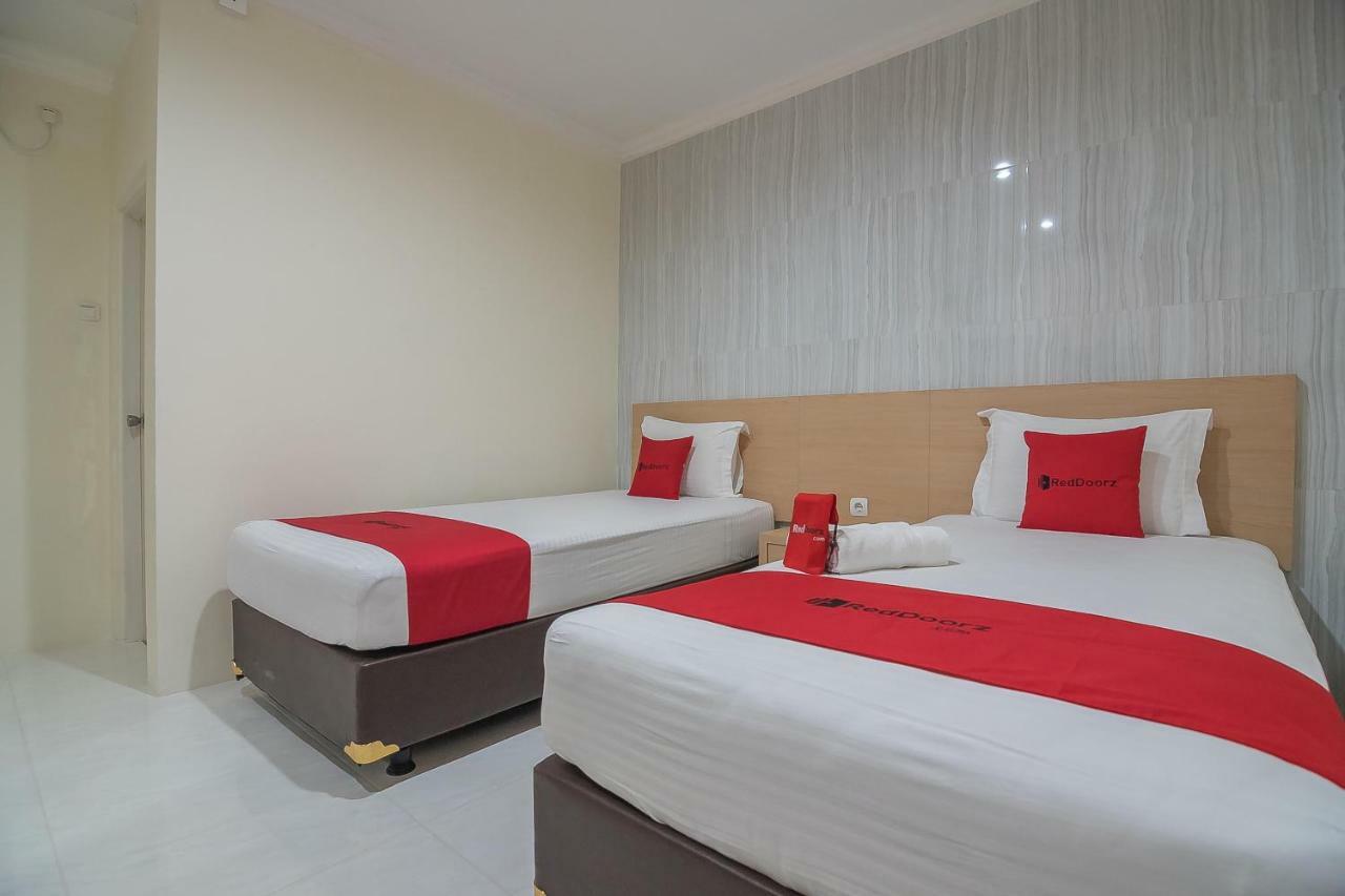 RedDoorz near MT Haryono Semarang Hotel Bagian luar foto