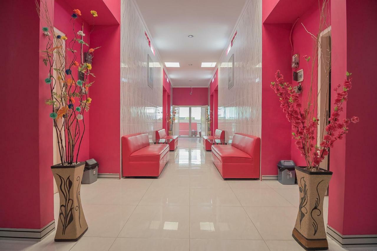 RedDoorz near MT Haryono Semarang Hotel Bagian luar foto