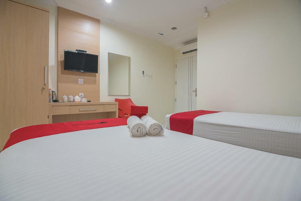 RedDoorz near MT Haryono Semarang Hotel Bagian luar foto