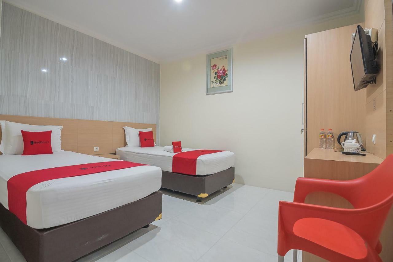 RedDoorz near MT Haryono Semarang Hotel Bagian luar foto