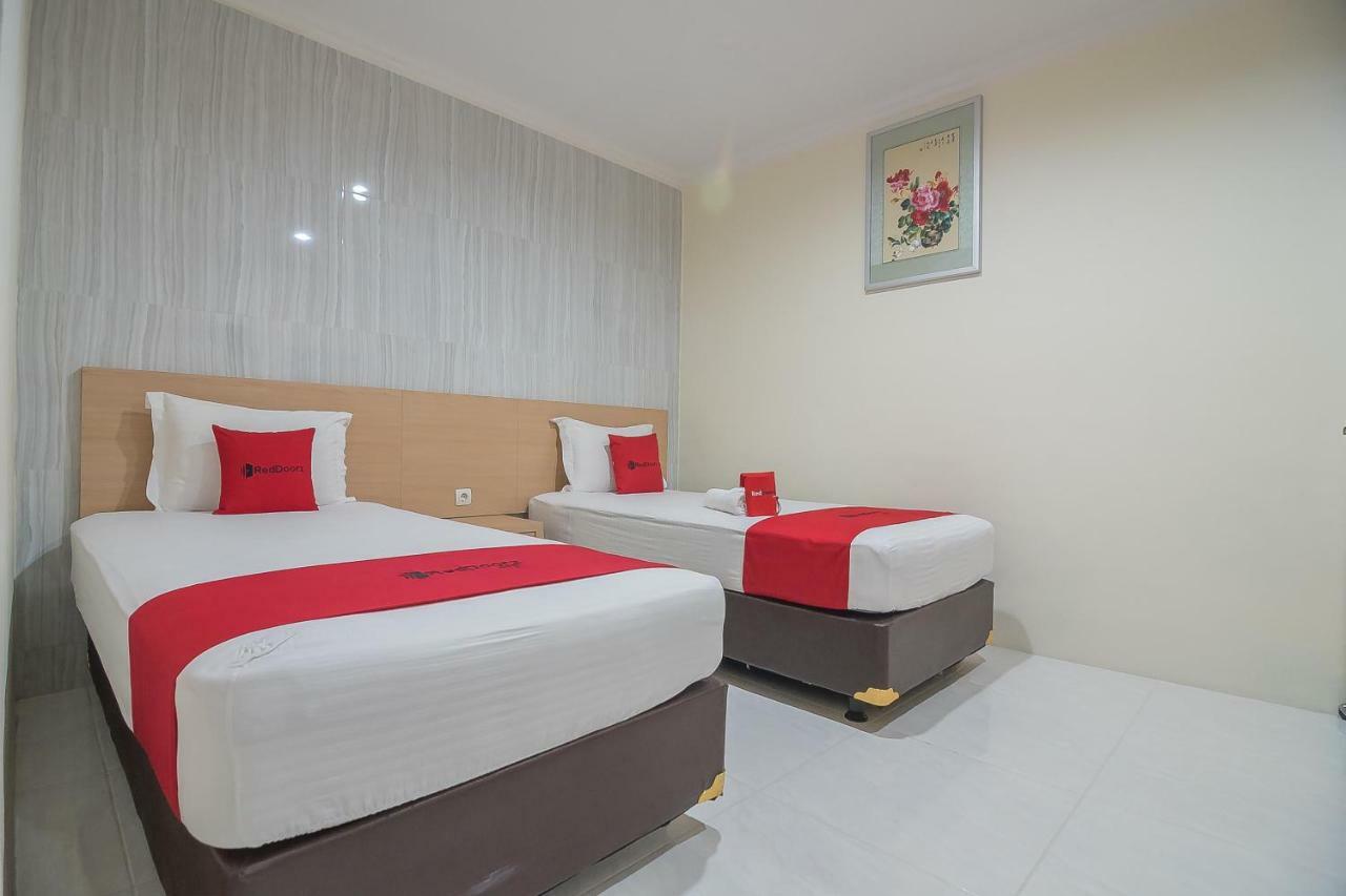 RedDoorz near MT Haryono Semarang Hotel Bagian luar foto