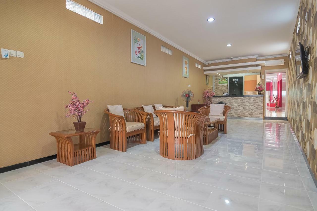 RedDoorz near MT Haryono Semarang Hotel Bagian luar foto