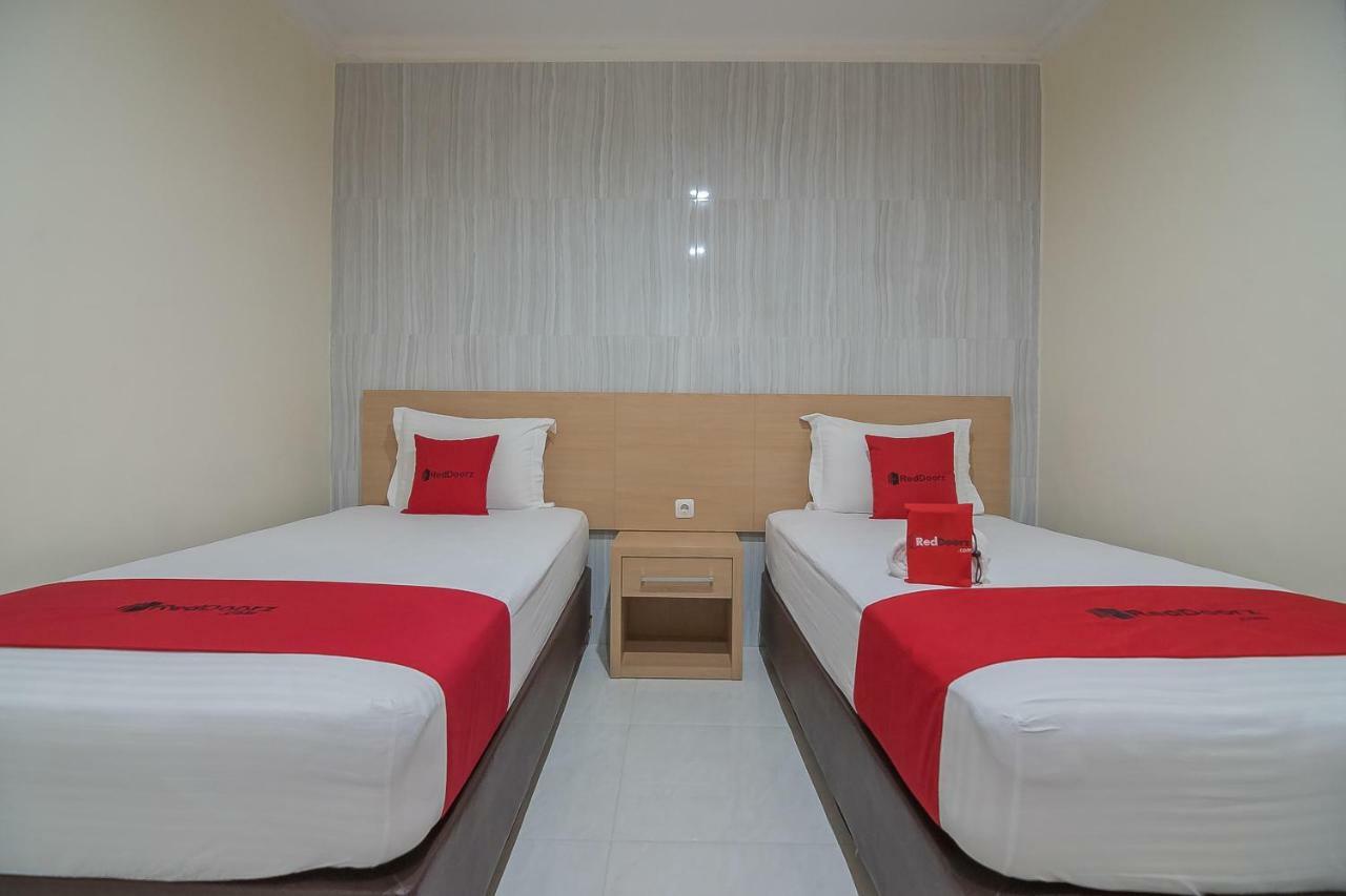 RedDoorz near MT Haryono Semarang Hotel Bagian luar foto