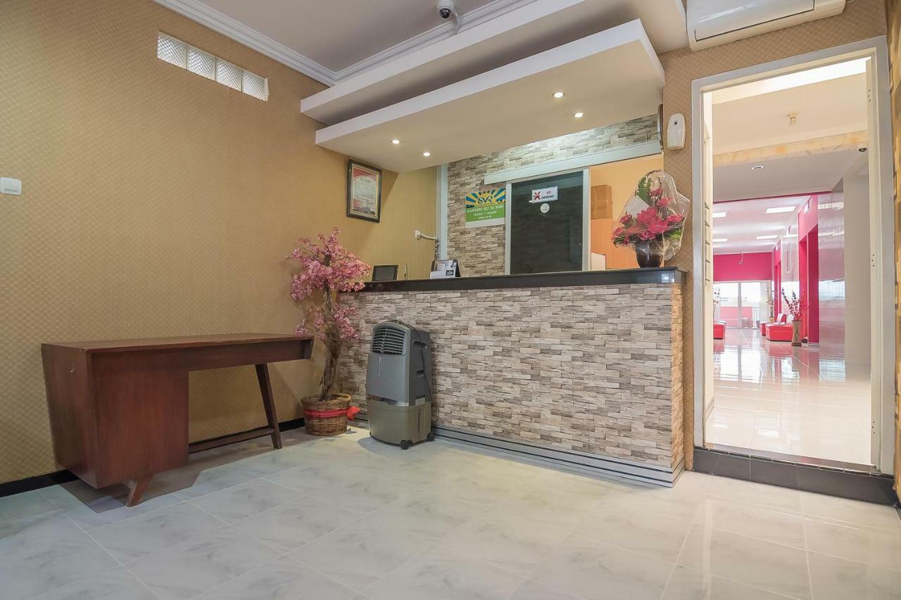 RedDoorz near MT Haryono Semarang Hotel Bagian luar foto